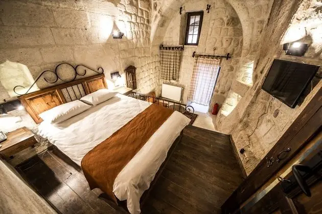 Cave Suite