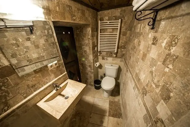 Cave Suite