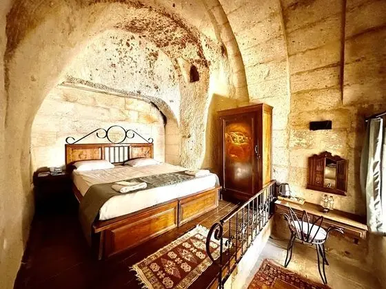 Cave Suite