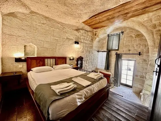 Cave Suite