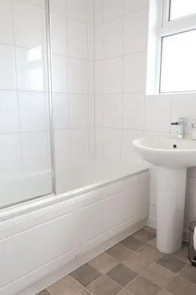 Ev, Özel Banyo (3 Bed)