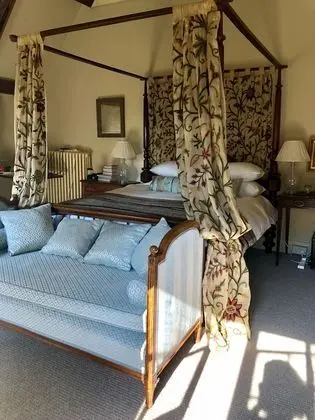 Luxury Tek Büyük Yataklı Oda, Özel Banyo, Bahçe Manzaralı (The Wingate Room)