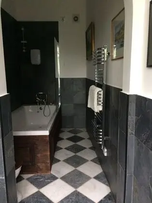Standard Tek Büyük Yataklı Oda, Banyolu/Duşlu, Bahçe Manzaralı (The King Charles Room)