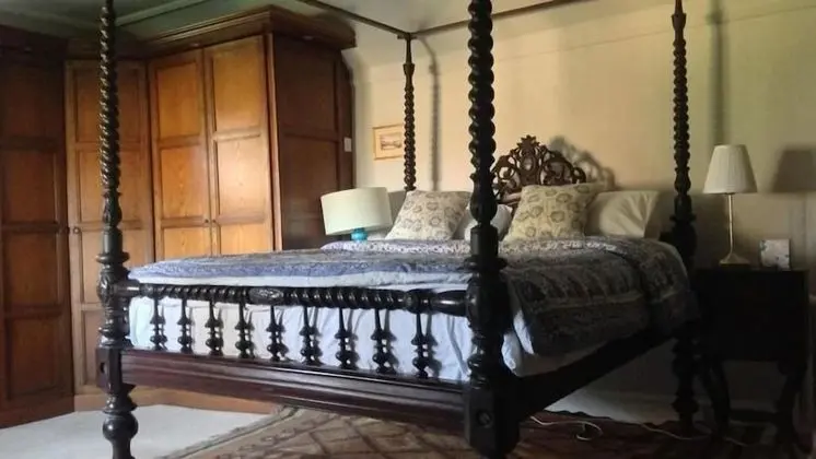Superior Tek Büyük Yataklı Oda, Banyolu/Duşlu, Bahçe Manzaralı (The Tabor Room)