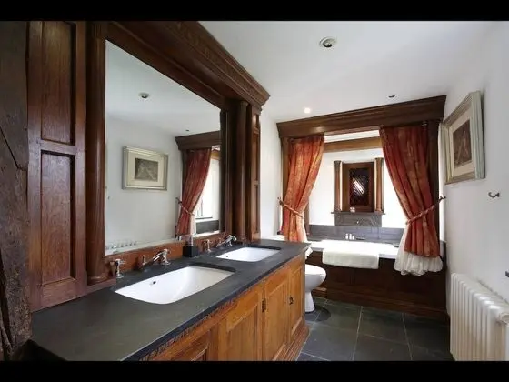 Superior Tek Büyük Yataklı Oda, Banyolu/Duşlu, Bahçe Manzaralı (The Tabor Room)