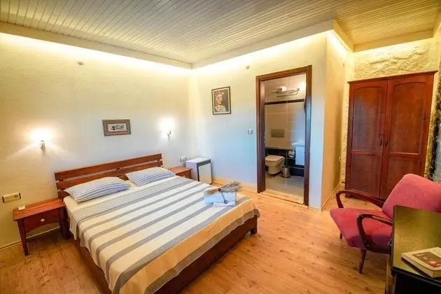 Çift Kişilik, Bahçe Manzaralı