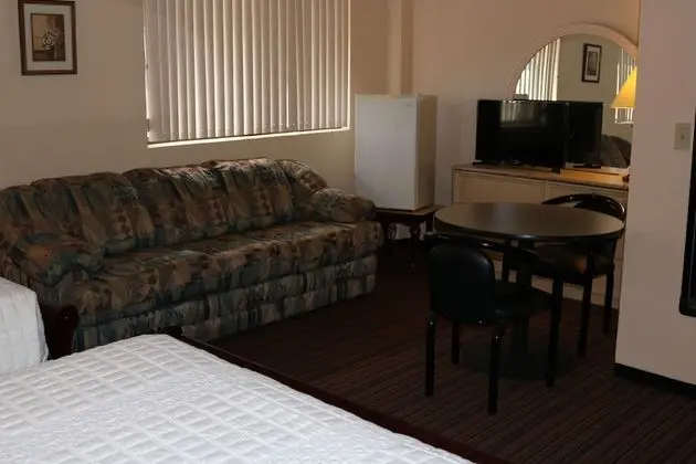 Üç Kişilik Oda (1 Queen Bed and 1 Single Bed)