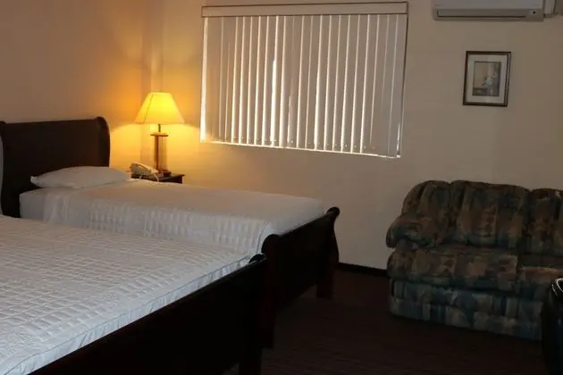 Üç Kişilik Oda (1 Queen Bed and 1 Single Bed)
