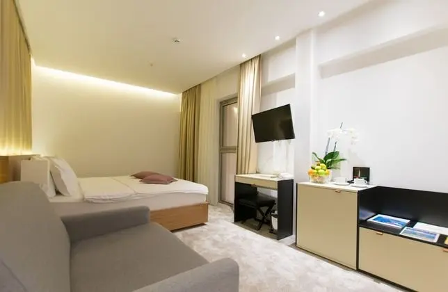 Standard Oda, 1 Büyük (Queen) Boy Yatak, Avlu Manzaralı