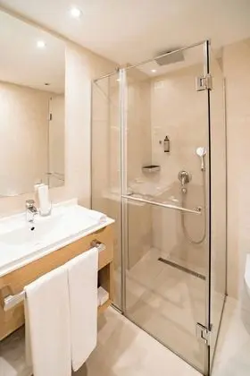 Superior Oda, Balkon, Kısmi Deniz Manzaralı