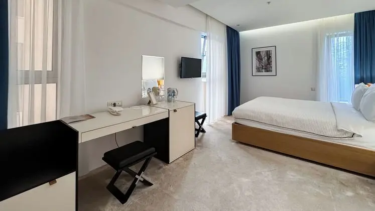 Superior Oda, Balkon, Kısmi Deniz Manzaralı