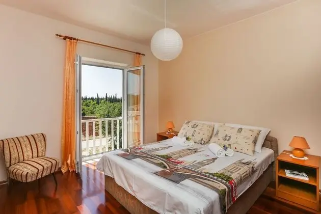 Apart Daire (Comfort 1-Bedroom Apt with Balcony)
