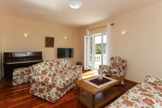 Apart Daire (Comfort 1-Bedroom Apt with Balcony)