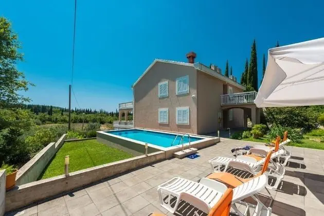 Apart Daire (Comfort 1-Bedroom Apt with Balcony)