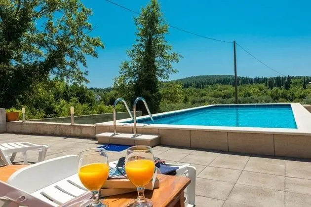 Apart Daire (Comfort 1-Bedroom Apt with Balcony)