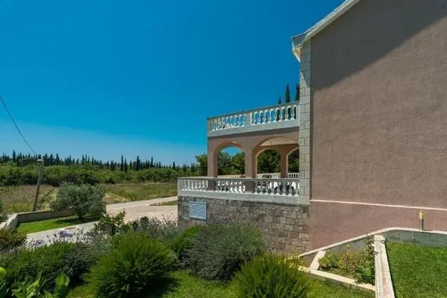 Apart Daire (Comfort 1-Bedroom Apt with Balcony)