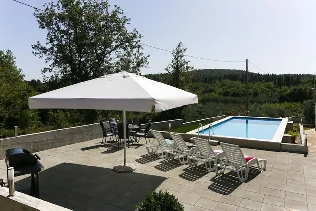 Apart Daire (One-Bedroom Apartment with Patio)