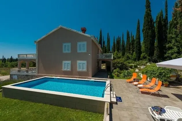 Apart Daire (One-Bedroom Apartment with Patio)