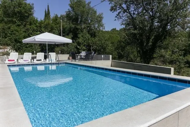 Apart Daire (One-Bedroom Apartment with Patio)