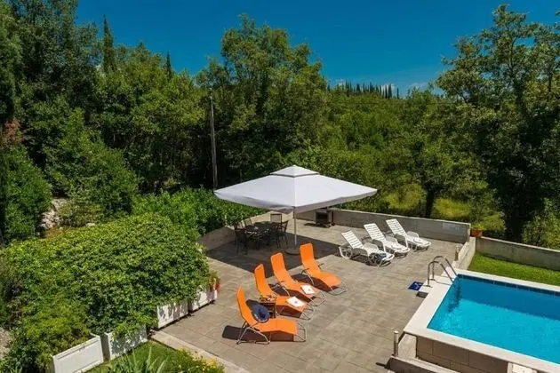Apart Daire (One-Bedroom Apartment with Patio)
