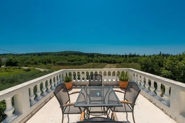 Apart Daire (One-Bedroom Apartment with Patio)