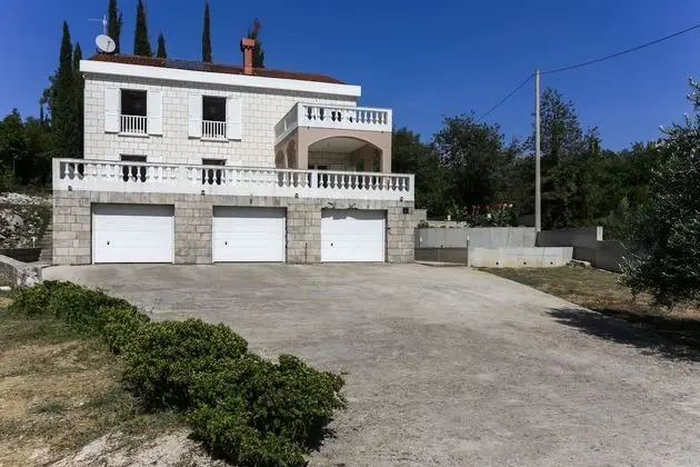 Apart Daire (One-Bedroom Apartment with Patio)