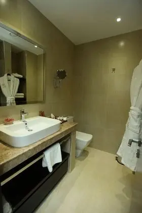 Deluxe Tek Büyük Yataklı Oda, 1 En Büyük (King) Boy Yatak, Deniz Manzaralı, Denize Bakan