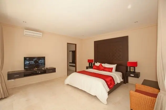 Private Villa with Pool and Garden