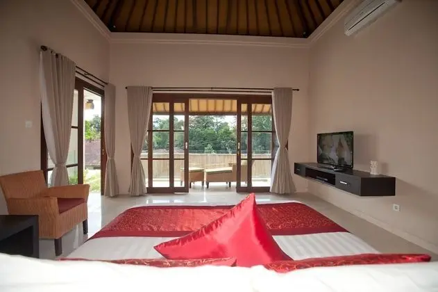 Private Villa with Pool and Garden