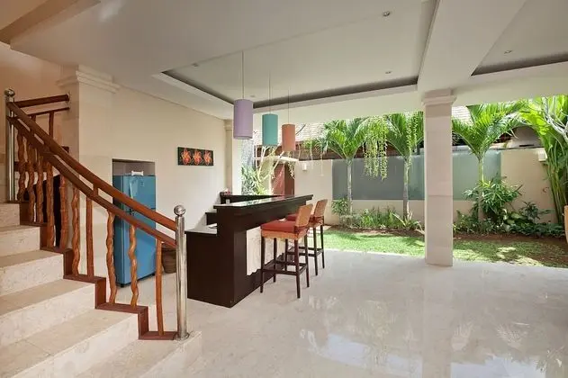 Private Villa with Pool and Garden