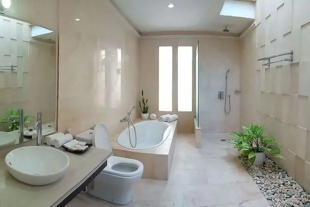 Private Villa with Pool and Garden