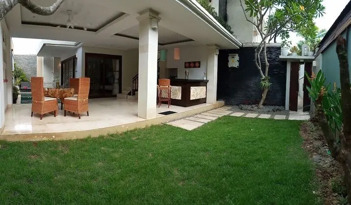 Private Villa with Pool and Garden