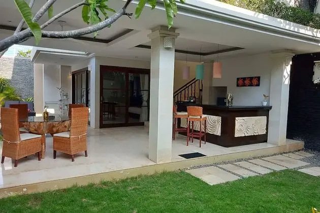 Private Villa with Pool and Garden