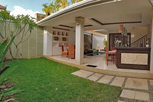 Private Villa with Pool and Garden
