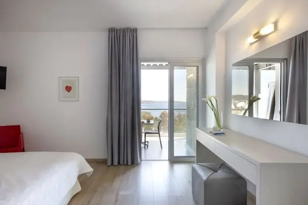 Tek Büyük veya İki Ayrı Yataklı Oda, Deniz Manzaralı
