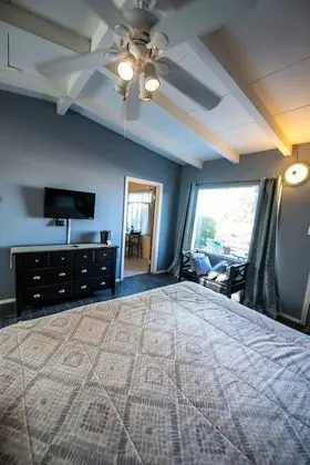 Deluxe king with full kitchen