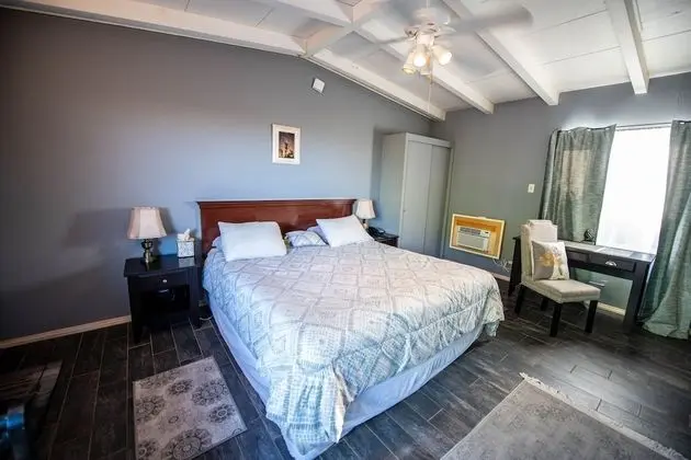 Deluxe king with full kitchen