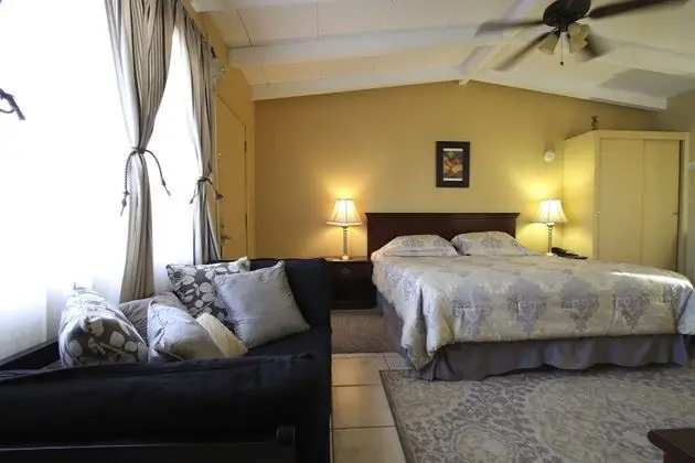 Deluxe king with full kitchen