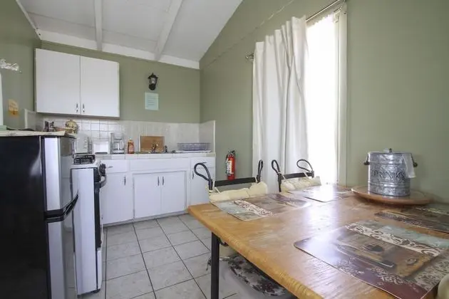 Deluxe Two Full Sized beds with Kitchen