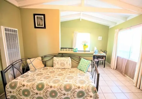 Deluxe Two Full Sized beds with Kitchen