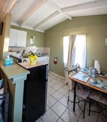 Deluxe Two Full Sized beds with Kitchen