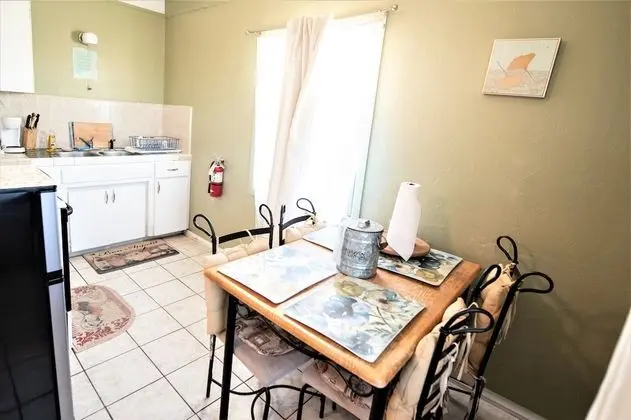 Deluxe Two Full Sized beds with Kitchen