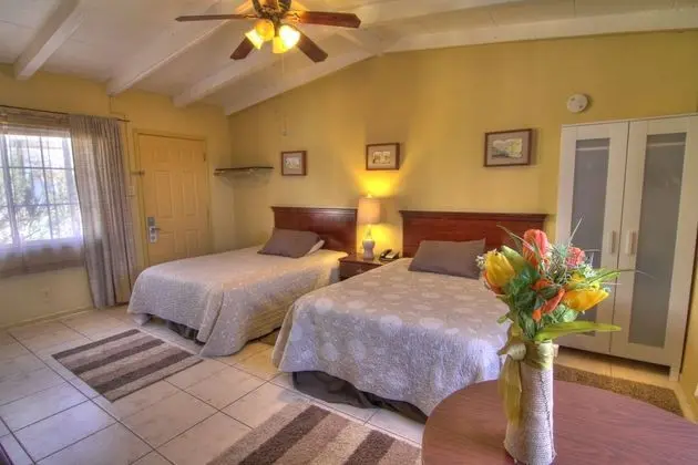 Deluxe Two Full Sized beds with Kitchen