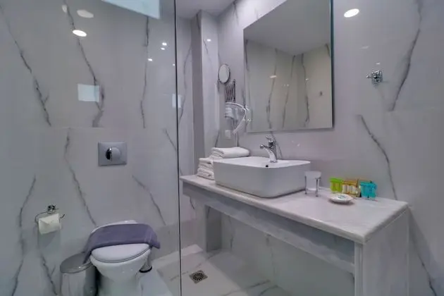 Tek Büyük Yataklı Oda (Land View)