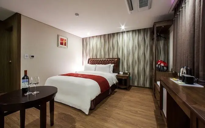 Deluxe Tek Büyük Yataklı Oda