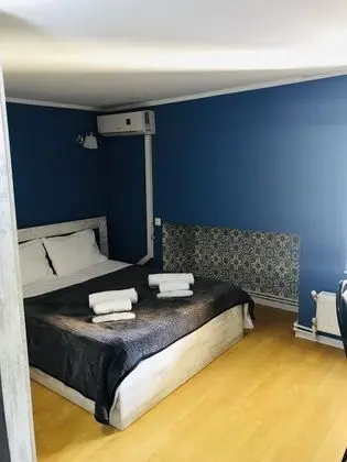City Tek Büyük Yataklı Oda