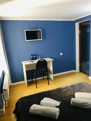 City Tek Büyük Yataklı Oda