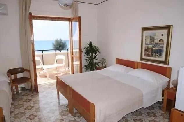 Standard Üç Kişilik Oda