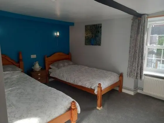 Twin Room with separate Bathroom (Room 1)