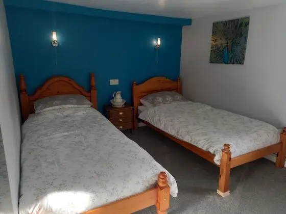 Twin Room with separate Bathroom (Room 1)